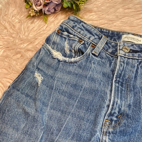 Abercrombie & Fitch High Rise Mom Jean Distressed Curve Love sz 25 - Picture 3 of 10